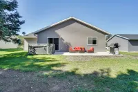 Mankato Getaway with Game Room and Salt Water Hot Tub!