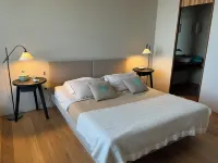 WATERFRONT VILLA PRIVATE ESTATE SWIMMING POOL AND SPA