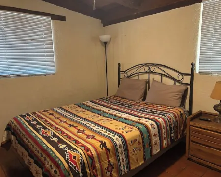 Home on 10.5 Acre Authentic Guest Ranch with Full Kitchen and Huge Private Yard! 丹戈豪園酒店