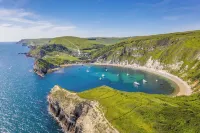 Family home close to Lulworth Cove, Durdle Door, The Tank Musuem & Monkey World Hotels in Wool