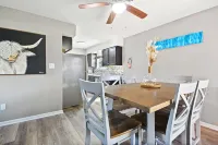 Centrally Located Apt with Pool in Columbia, MO