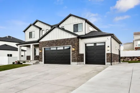 Beautiful 4 Bedroom Luxury Home Отели рядом с достопримечательностью «Джордан Ландинг»