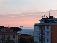 SMALL PENTHOUSE SEA VIEW MOUNTAINS IN MARINA DI CARRARA 100 MT FROM THE SEA