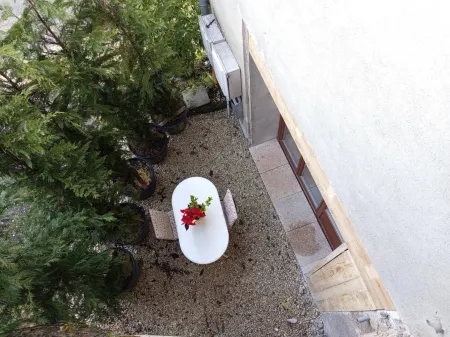 Magnificent independent Studio