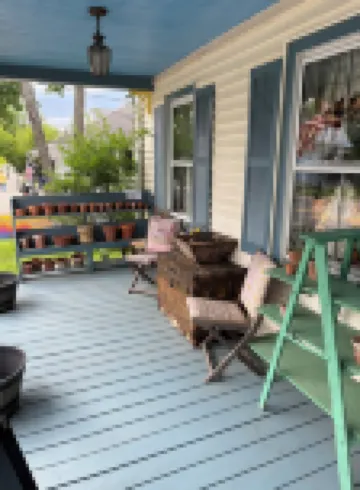 Charming 2-bedroom apartment above a country store in the heart of Gardiner!