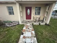 Charming 2-bedroom house in Hialeah with WiFi and AC