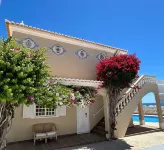 Luxury villa with best sea view in Lagos, Meia Praia, 6 rooms, 12 persons.