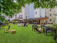Abella Suites & Apartments by Artery Hotels Các khách sạn gần Bảo tàng Đao phủ