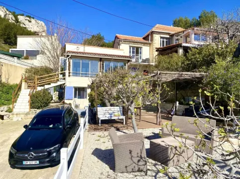 Appartement Fanny. Terrasse, vue mer Hotels in Le Rove