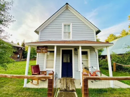 Magic In All Directions - 3 Bdrms, 2 1/2 Bths, WrkSpc & WiFi