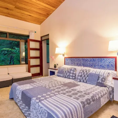 Stunning Ocean View-Rainforest Villa. Concierge, Breakfast/Housekeeping M-F.