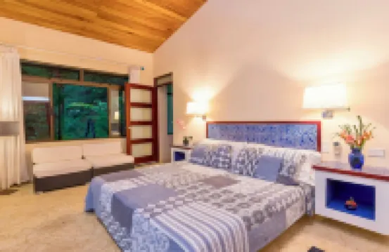 Stunning Ocean View-Rainforest Villa. Concierge, Breakfast/Housekeeping M-F.