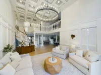 Buckle & Boots BNB - 20 minutes to downtown + pool
