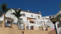 Vacation home in Almuñécar with beautiful city, mountain and sea views.