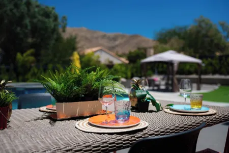 Casa De Cadena/Air Hockey, Games, Firepit, BBQ