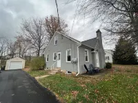 Charming 1-bedroom apartment with workspace in central Hatfield