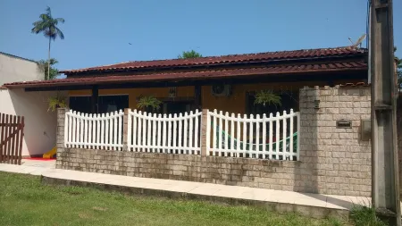 House near waterfalls and beaches Отели в г. Taquari