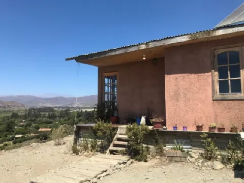 Cozy Self-sustainable Cabin with beautiful views of the Elqui Valley,Pet Friend Hotels in 