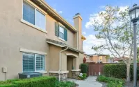 Spacious 4-bedroom townhome with Pool, WiFi, AC in marvelous Murrieta