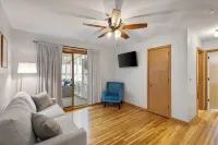 Home Min to Zoo, Charles Schwab Field, Chi Health Center, Covered Porch, 4TVs