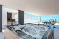 Casa Caracol, luxury house with a panoramic ocean view