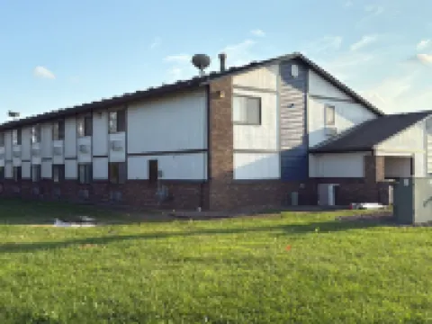 Budget Inn & Suites Hotels in DeWitt