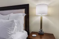 The King Suite - perfect location in Ocean Springs. Only 1 block to Front Beach!