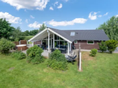 "Mika" - 800m from the sea Hoteles en Idestrup