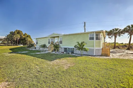 Pet-Friendly Home 10 Mi to Lake Okeechobee!