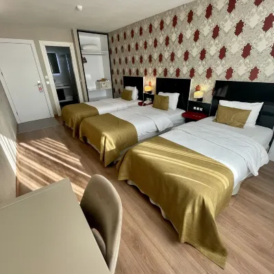 Era Palace Hotel Отели рядом с достопримечательностью «Умрание»