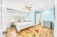 Charming 3 Bedroom Suite 200 steps to Beach, car available
