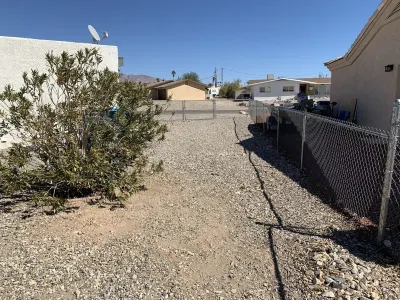 1 mile from London Bridge! Easy access to restaurants and Lake! Hotel in zona Star Nursery Garden Center