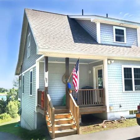 Lowell's Getaway.  Kayaking, beaches, dining and AC from this water view home.