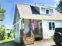 Lowell's Getaway.  Kayaking, beaches, dining and AC from this water view home. Hotels in Harpswell