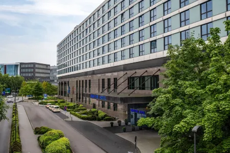 Maritim Hotel Düsseldorf Отели рядом с достопримечательностью «Императорский дворец в Кайзерсверте»