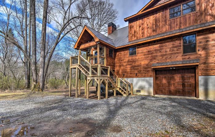 8 Mi to Dtwn Murphy! Cabin w/ Nottely River Views