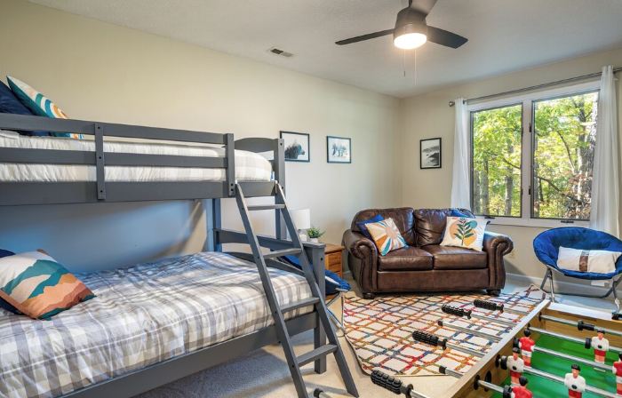 6BR Modern Massanutten Chalet with Hot Tub, Sauna