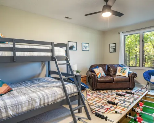 6BR Modern Massanutten Chalet with Hot Tub, Sauna Hotels in McGaheysville