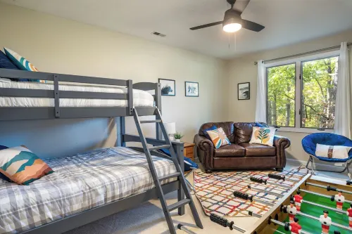6BR Modern Massanutten Chalet with Hot Tub, Sauna