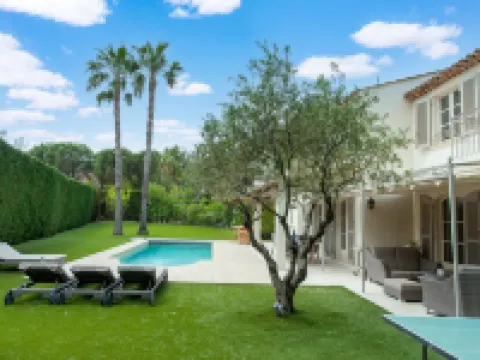 Beachside Bliss in Gassin