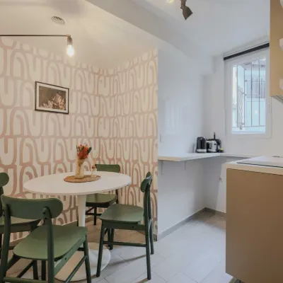 Welcoming Studio for 2 people - Épinettes 布蘭奇地鐵站（Blanche Metro Station）附近的飯店