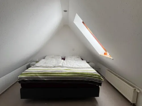 Sunny Loft with Mountain Views