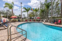 Comfort Inn & Suites Orlando North - Pools