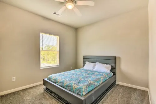 Family-Friendly Texas City Home ~ 15 Min to Kemah Boardwalk!