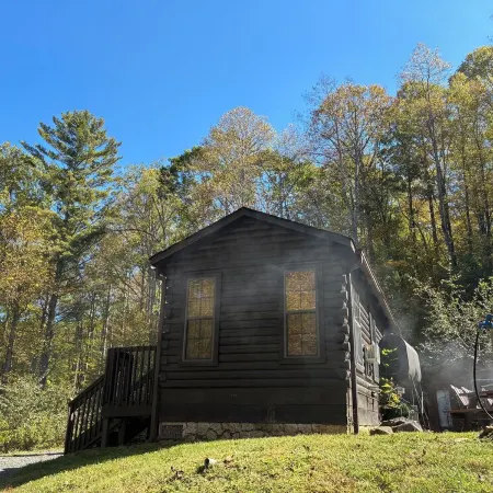 BEAUTIFUL LOG CABIN NEAR NEW RIVER HIKING STARGAZING WIFI NICE COUPLES RETREAT