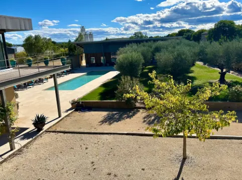Provencal Villa with Garden & Pool