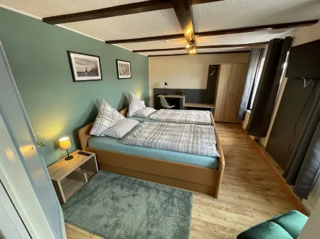 Eifel Quartier Pension Und Gasthof "Em Gardestüffje" Отели рядом с достопримечательностью «Эшвайлер Таль унд Кальккуппен»