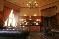 Cbh Ruthin Castle Hotel and Spa - bars