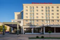Hilton Garden Inn Krasnodar - 駐車場