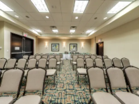 Holiday Inn & Suites EDMONTON ARPT - CONFERENCE CTR by IHG Hoteles en Nisku